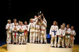 tl_files/judoka_stade/2016/Bilder/2017 10 Dutch Open Siegerpokal.jpg